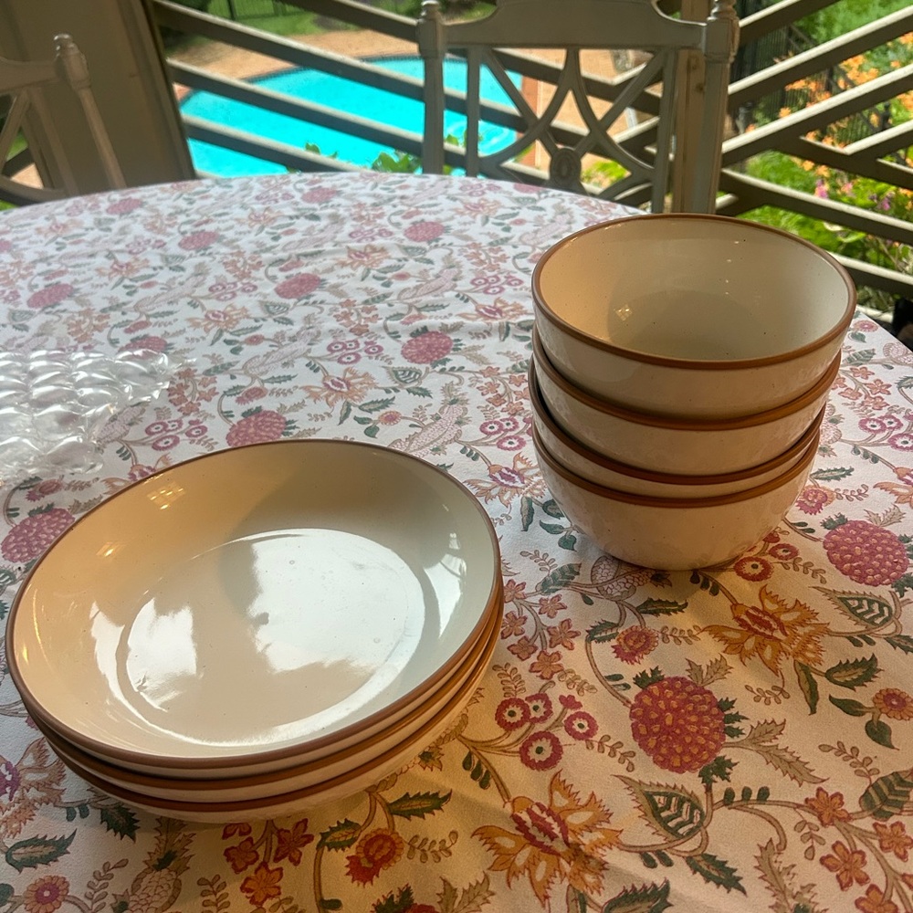 Classic Neutral Stoneware Bowl and Plate Set - Cream with Brown Rim